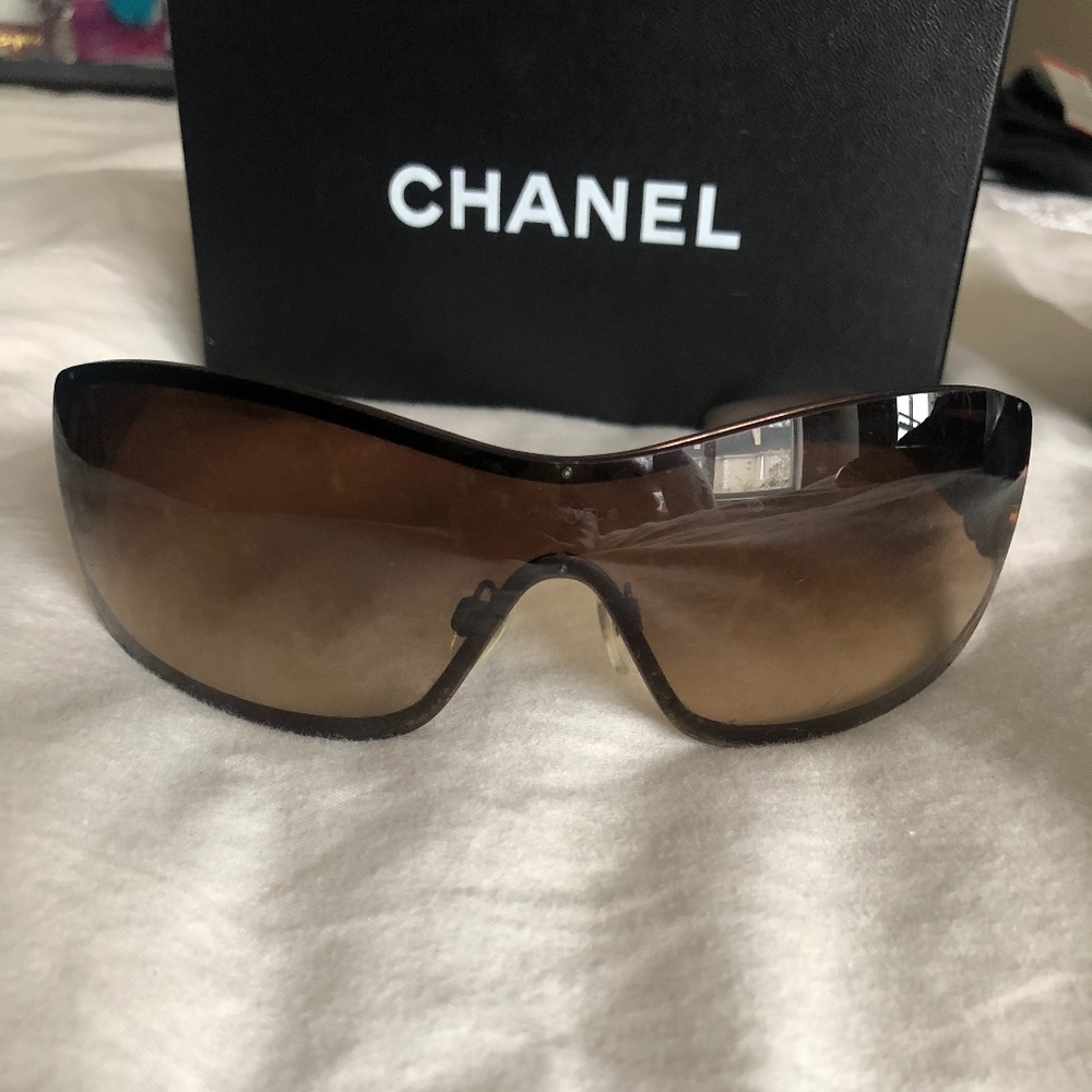 CHANEL sunglasses